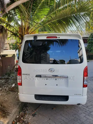 Toyota Regius 2017 White