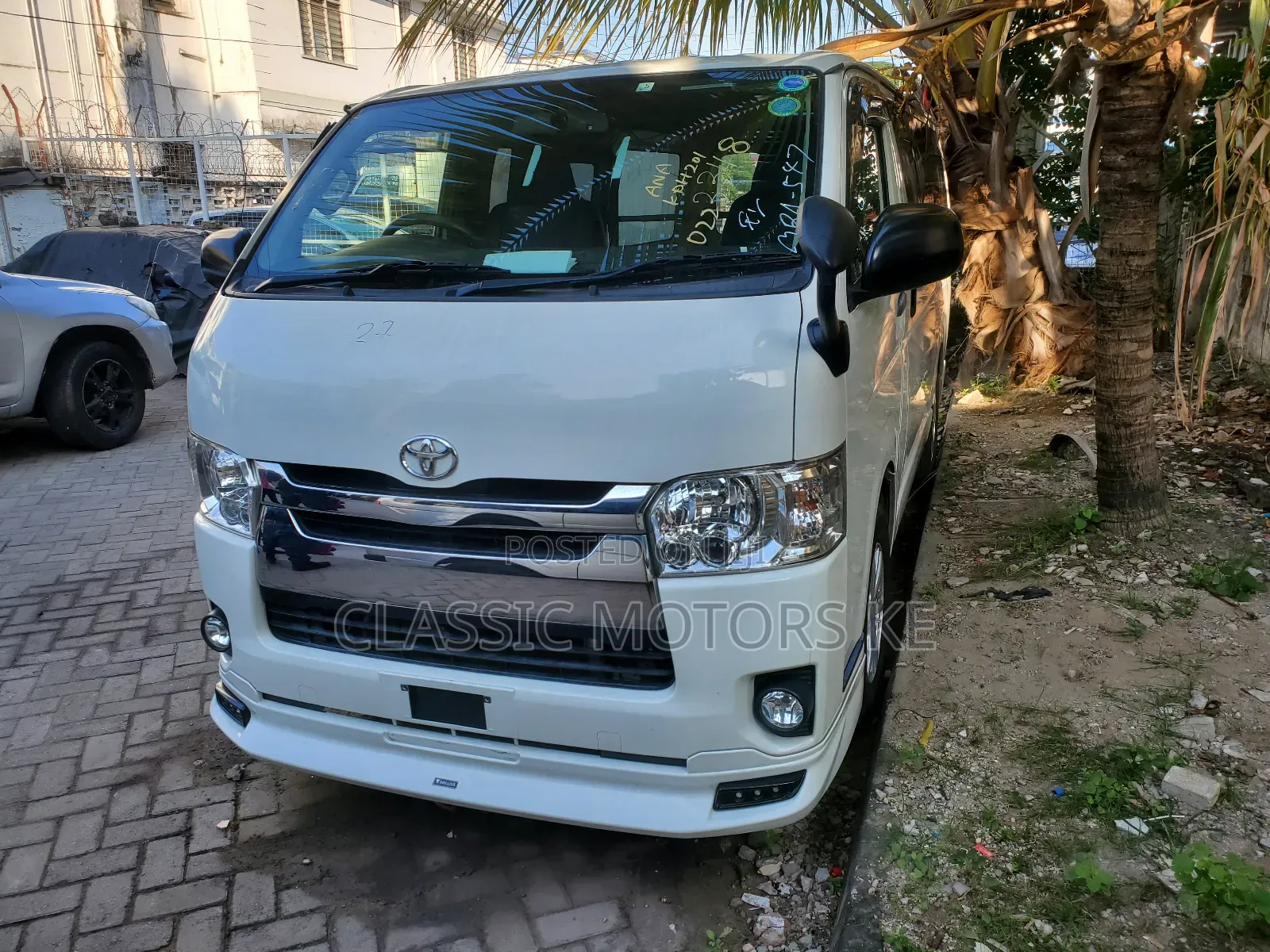 Toyota Regius 2017 White
