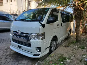 Toyota Regius 2017 White