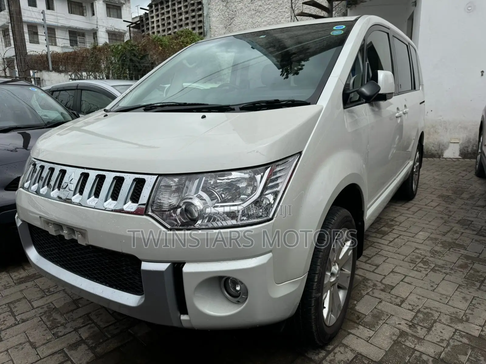Mitsubishi Delica 2017 White