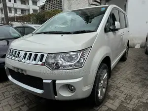 Mitsubishi Delica 2017 White