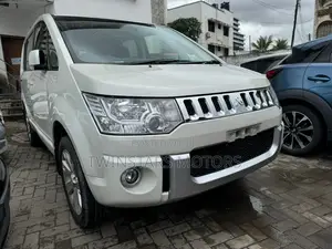 Mitsubishi Delica 2017 White
