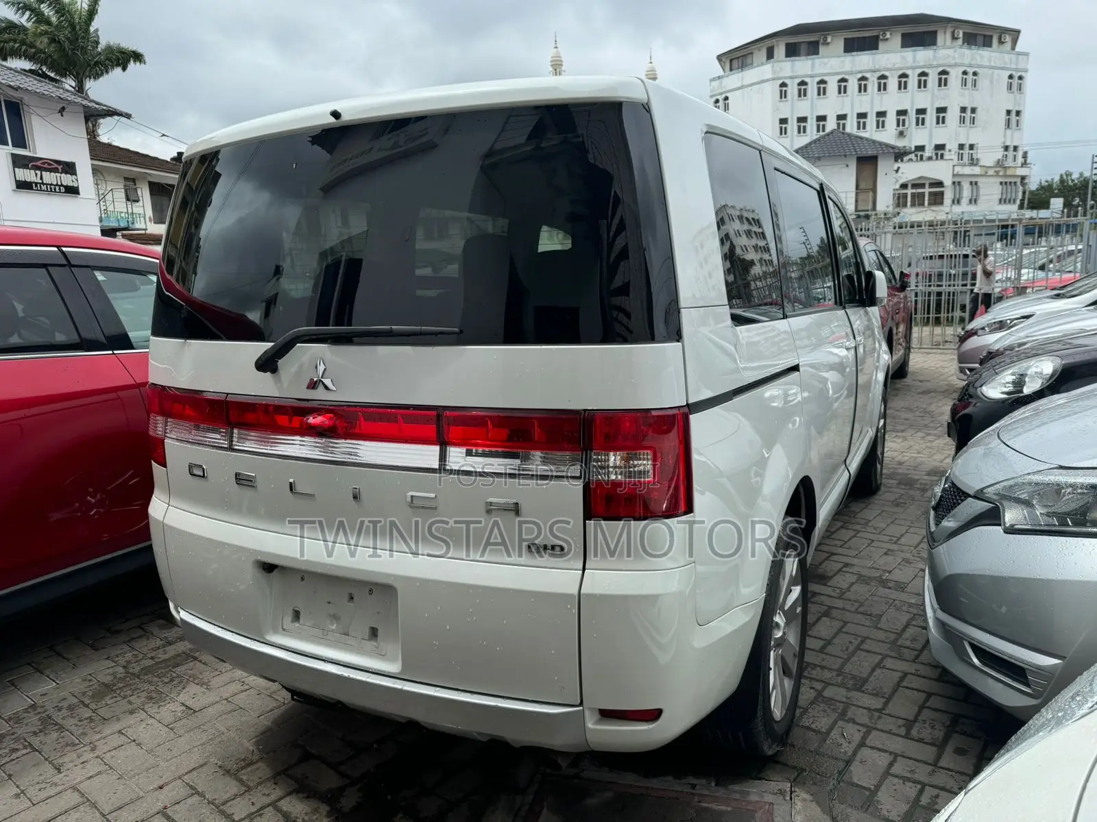 Mitsubishi Delica 2017 White
