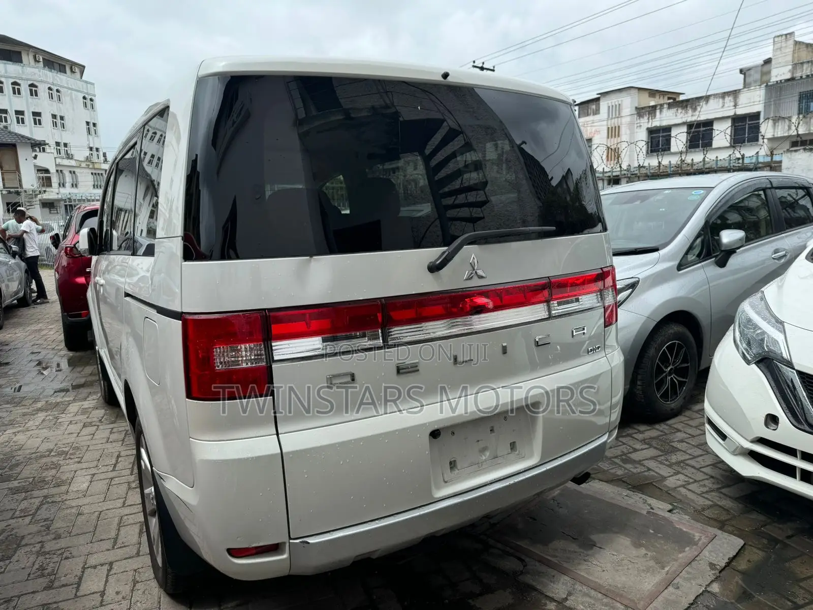 Mitsubishi Delica 2017 White