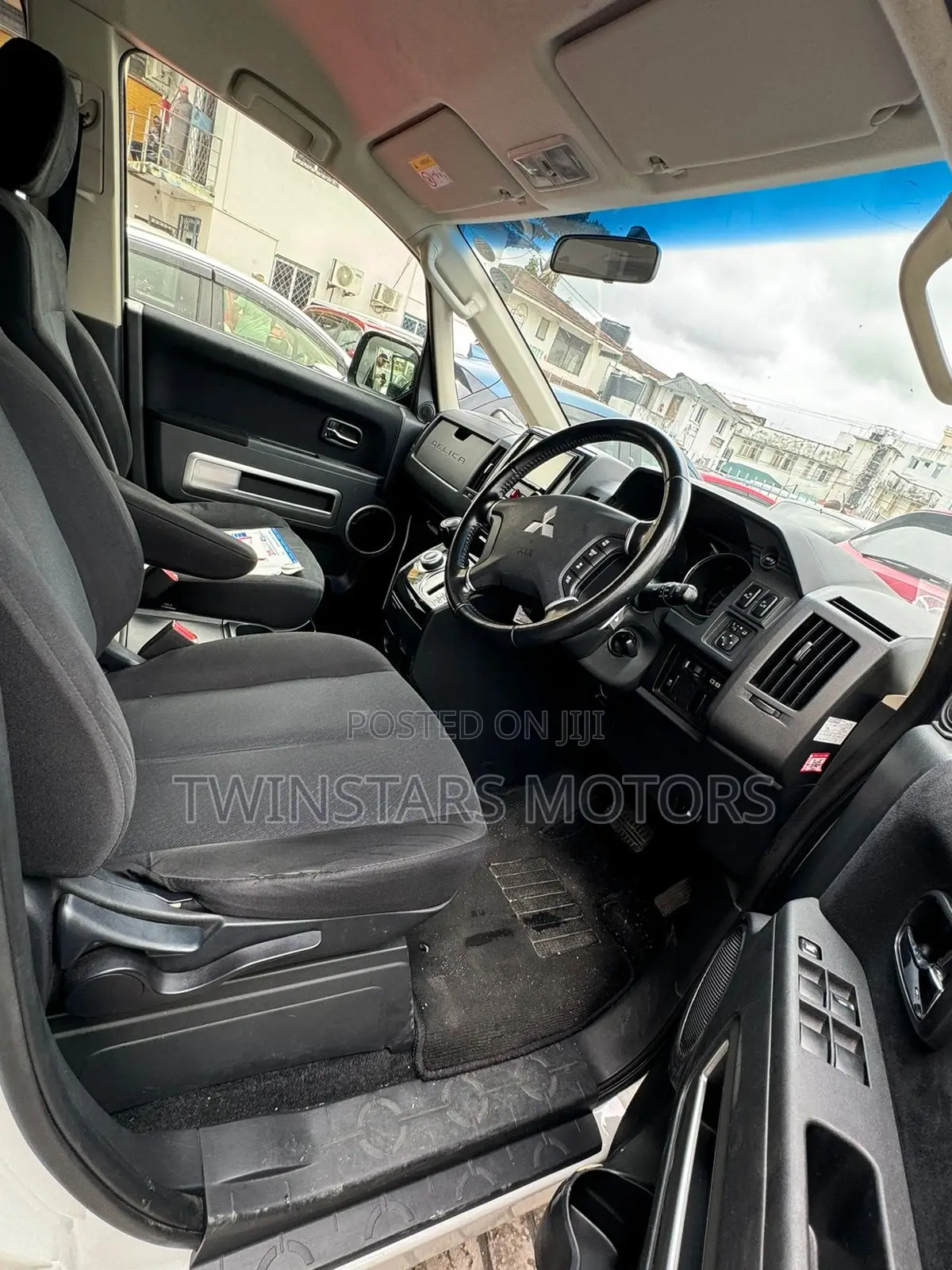 Mitsubishi Delica 2017 White