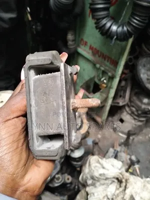Nissan Vannete Engine Mounting
