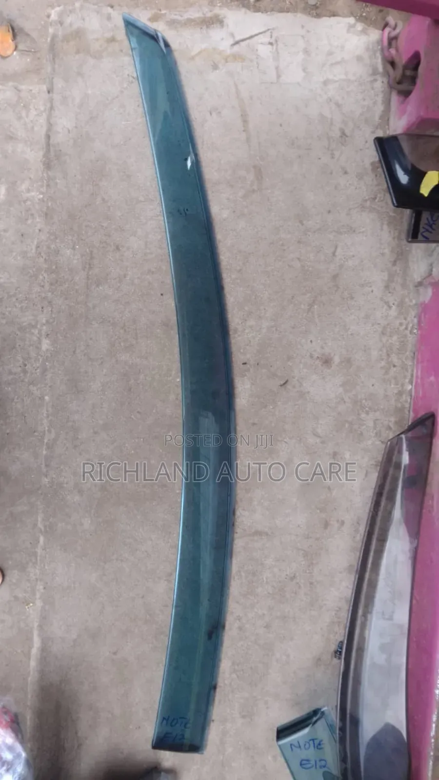 Windbreaker for Nissan Note E12 Front Left