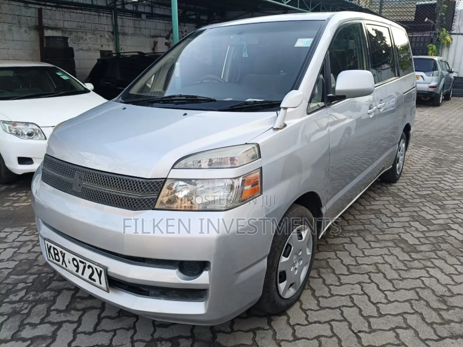 Toyota Voxy 2002 Silver