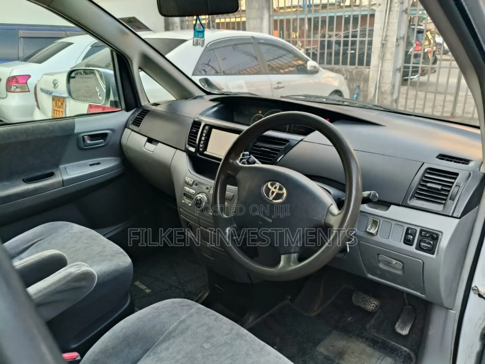 Toyota Voxy 2002 Silver