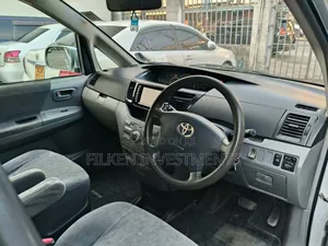 Toyota Voxy 2002 Silver