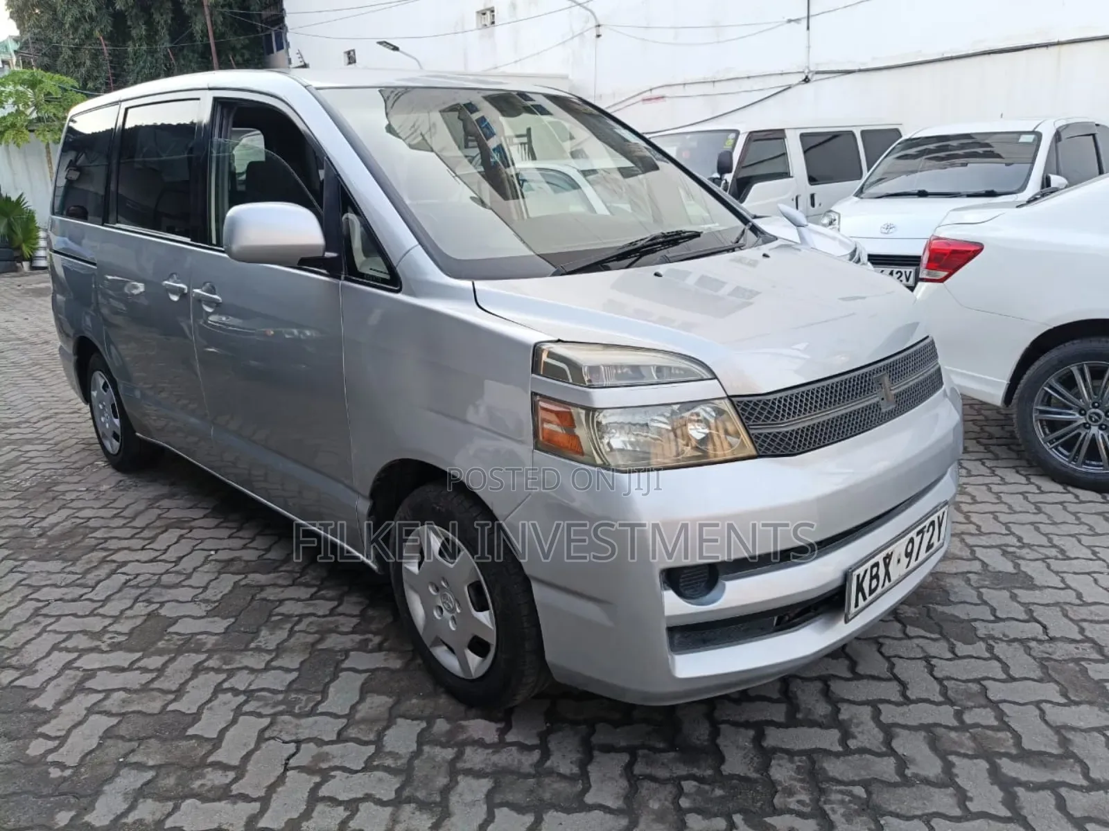 Toyota Voxy 2002 Silver