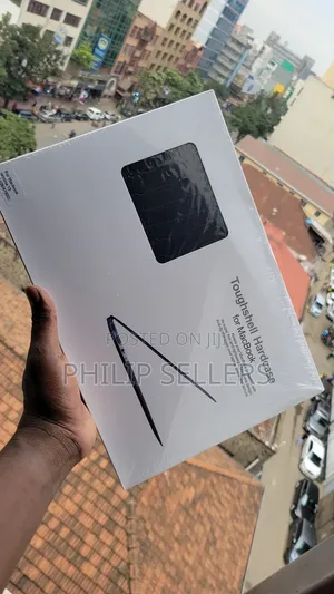 Design: Two-Piece Design That Snaps on and Off Your Macbook