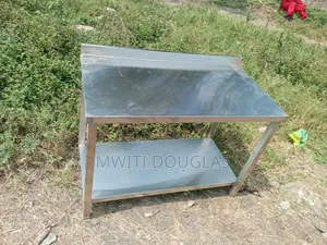 Modest Smart Working Table