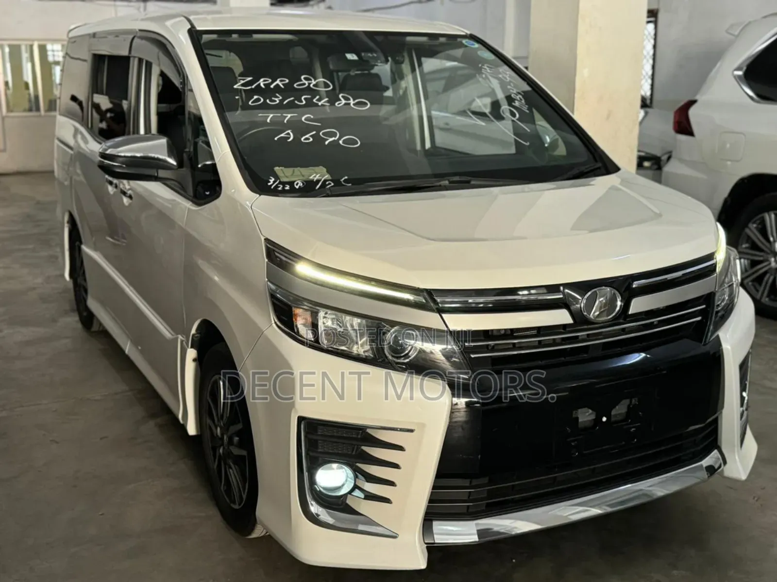 Toyota Voxy 2018 White