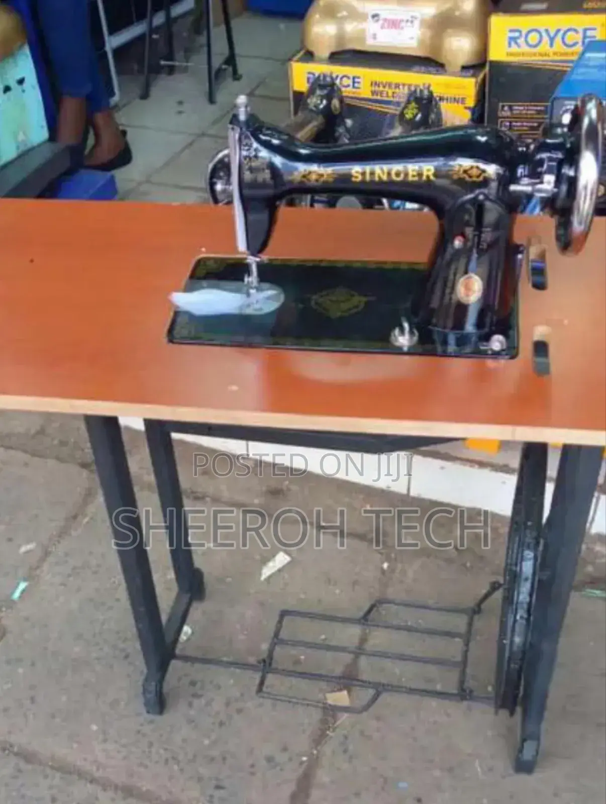 Singer Sewing Machine/Domestic Sewing Machine