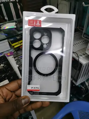 iPhone 14 Pro Xundo Mate Black Magsafe Cover Case