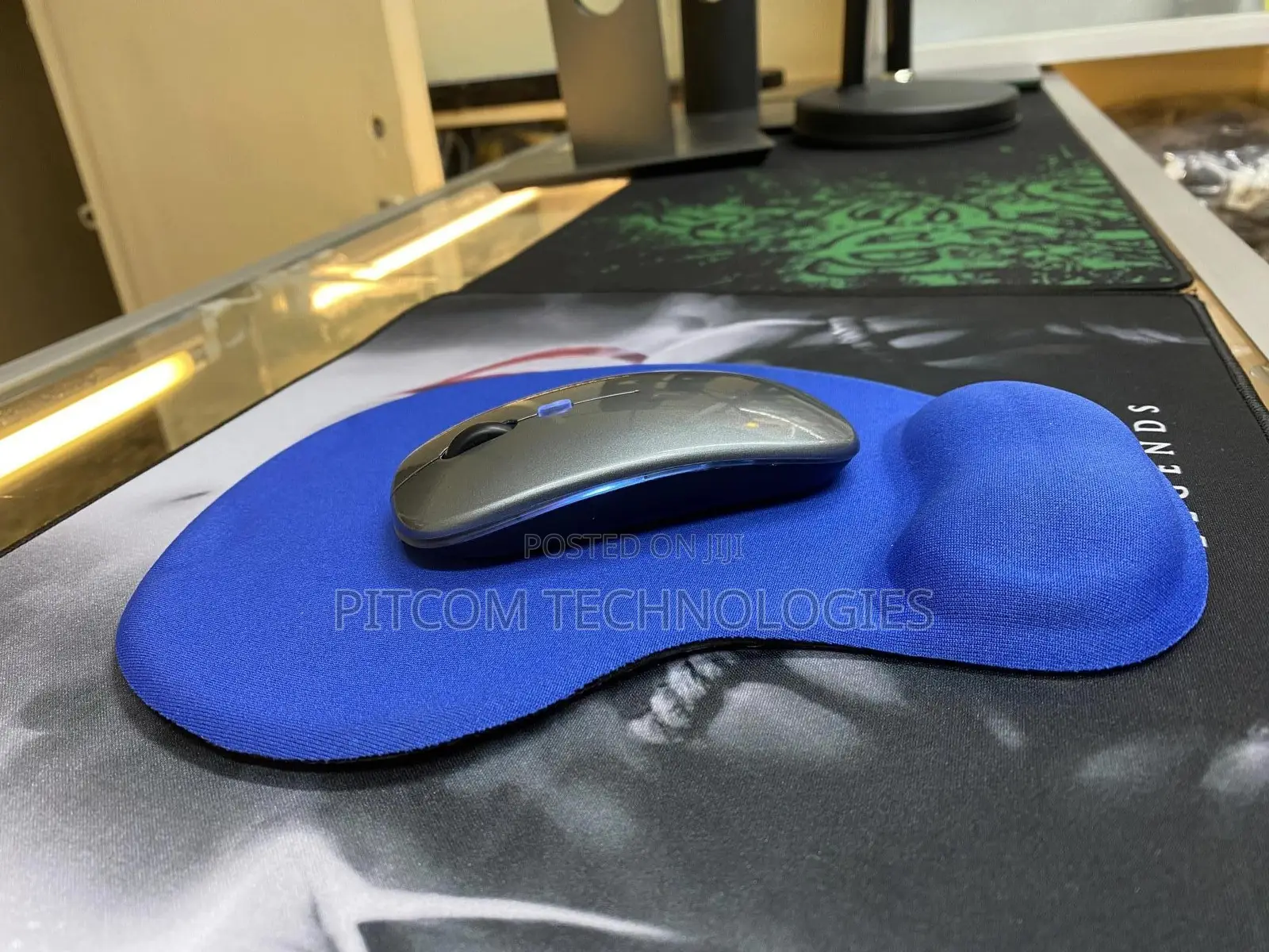 Mouse Pad With Gel Wrist Support