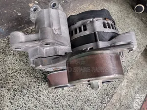 Toyota Hiace 7 L Alternator and Pulley 1kd