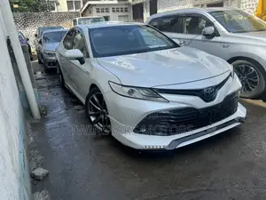 Toyota Camry 2018 White