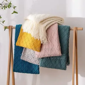 Jacquard Throw Blanket With Tassel