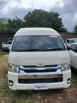 Toyota HiAce 2018 White
