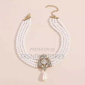 Shiny Crystal Pearl Necklace