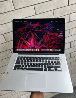 Laptop Apple MacBook Pro 2015 16GB Intel Core I7 SSD 256GB