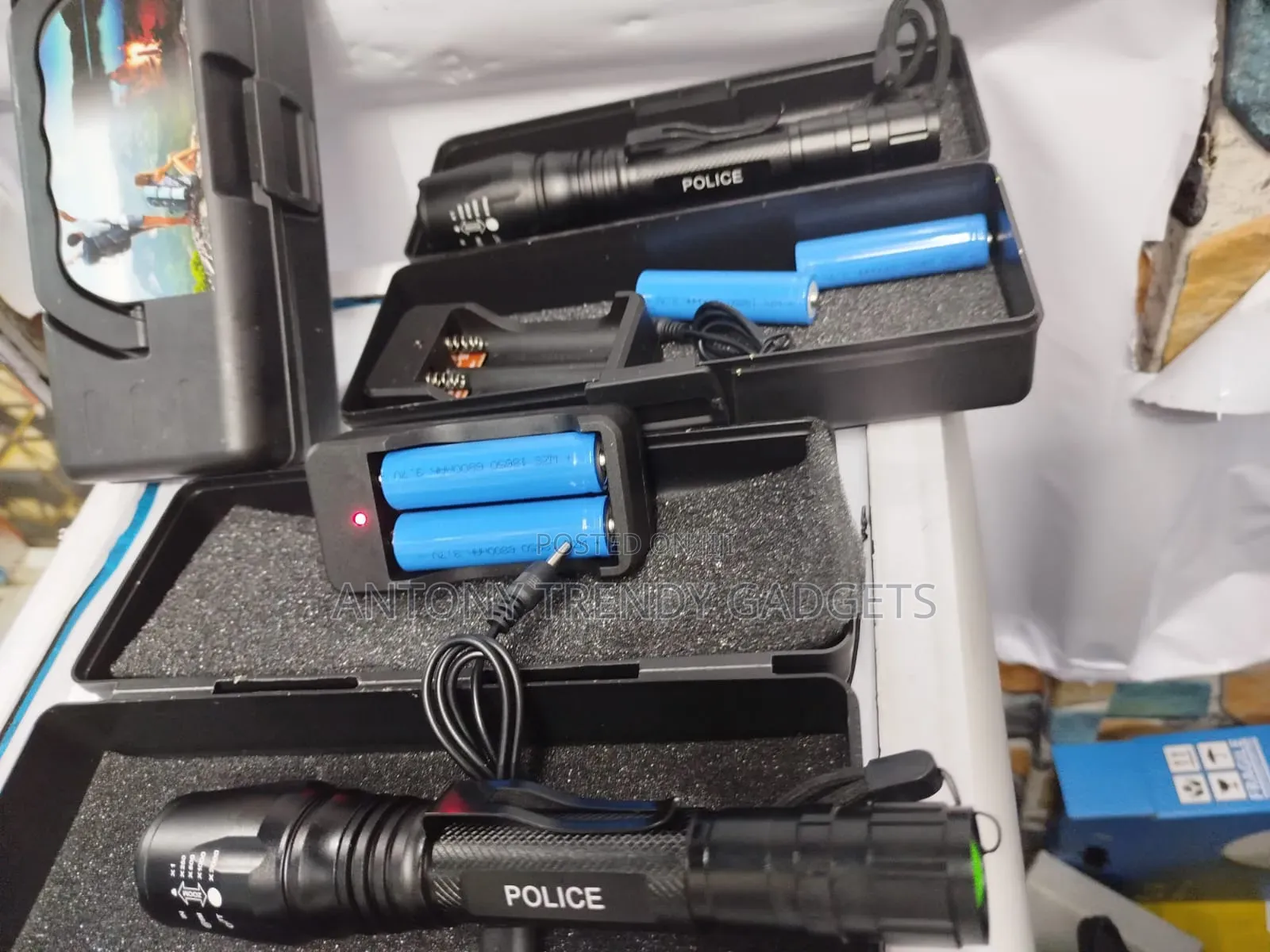 Police LED Zooming Flashlight