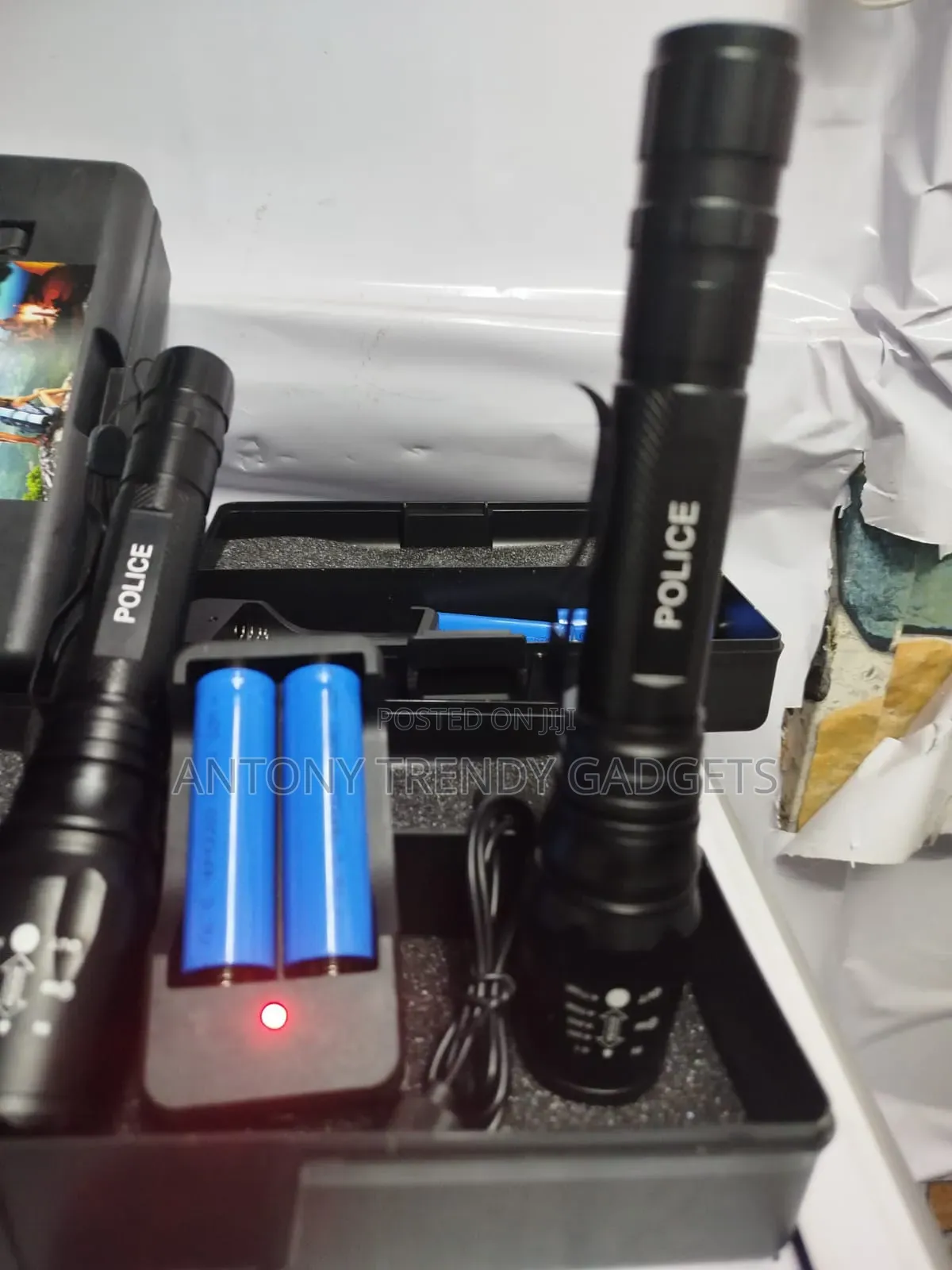 Rechargable Zooming Flashlight
