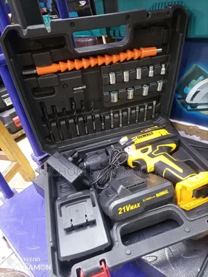 Heavy Duty 21v Dewalt Cordless Drill With 2 Batteries