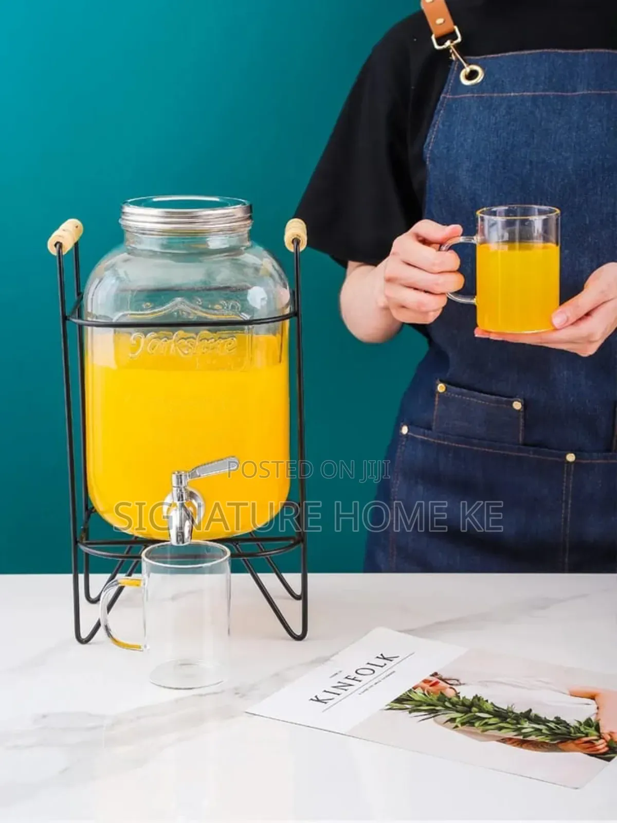 Juice Dispensers With Metallic Stand