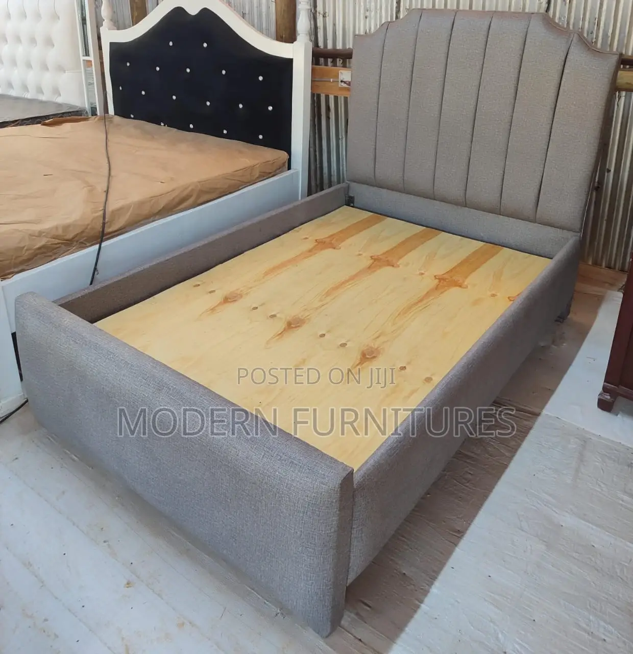 Grey 4/6 Bed
