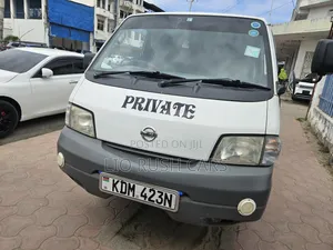 Nissan Caravan (Urvan) 2017 White