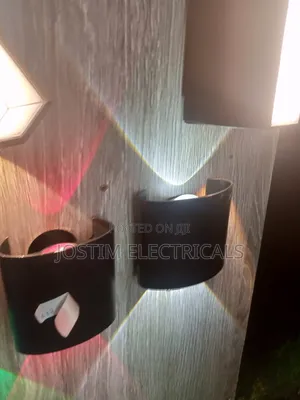 One Eye Up and Wall Bracket