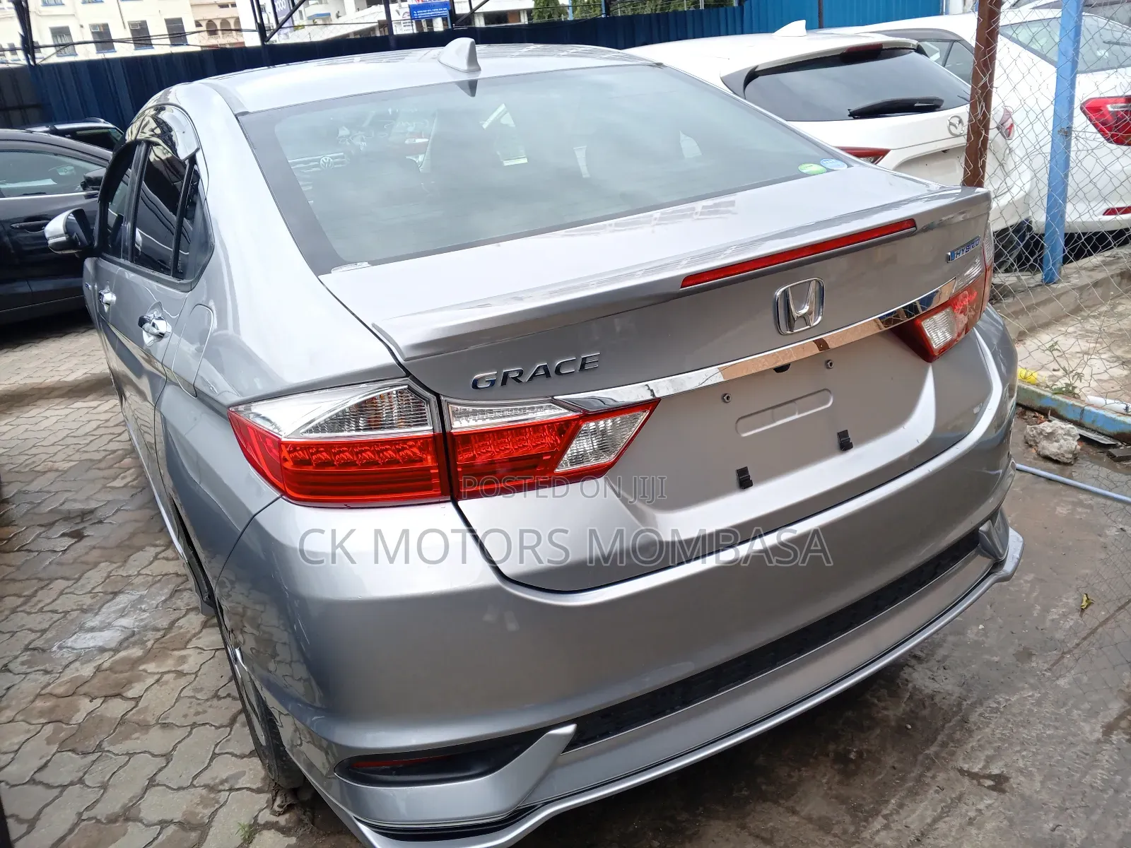 Honda Grace 2017 Silver