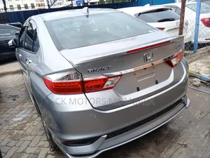 Honda Grace 2017 Silver