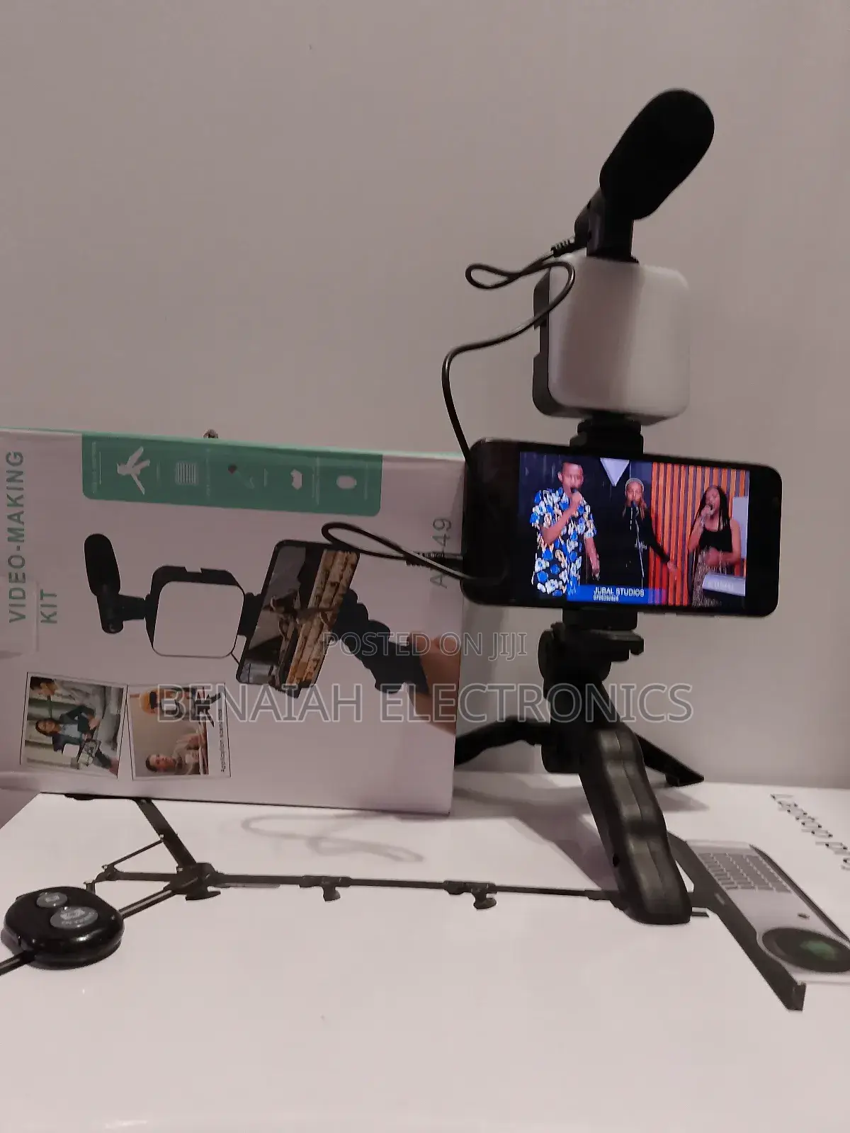 Vlogging Kit.Handheld Stick Stand Microphone.(Bluetooth)
