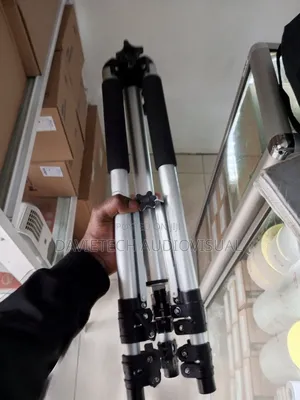 Tripid Projector Stand