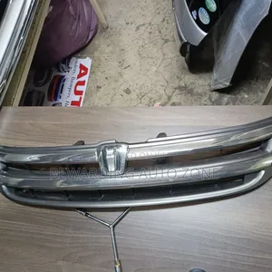 Toyota 2011 Isis Grille