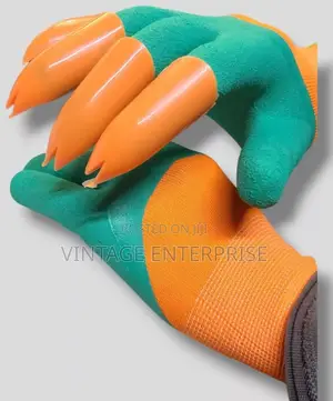 Gardening Gloves , Gloves With Claws .