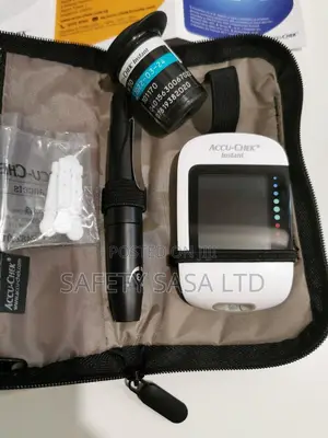 Accu Chek Instant Glucometer With 10 Strips
