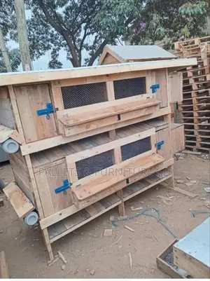 Nest Coop/ Self Cleaning Chicken House