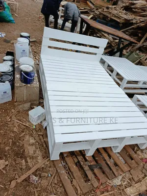Lumina Pallet Bed