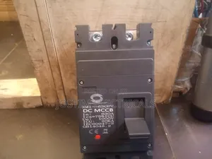 Large Solar Power Circuit Breaker McCb 2pole 630A