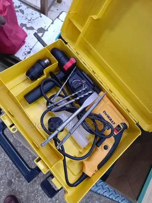 Strong Durable Dewalt Rotary Hammer Drill 800watts