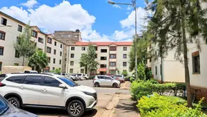 3bdrm Apartment in Nyayo Estate, Embakasi for sale