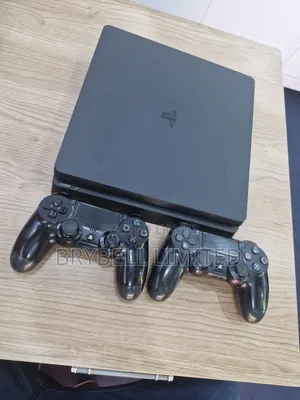 Play Station 4 Slim With 2 Controllers