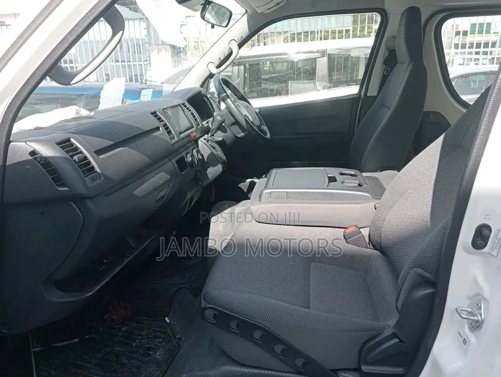 Toyota HiAce 2018 White