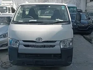 Toyota HiAce 2018 White