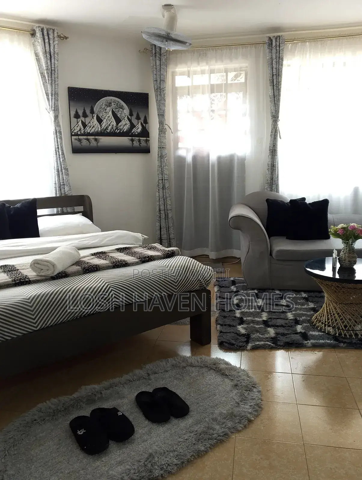 Grey Luxe Studio Airbnb in Roysambu TRM Drive